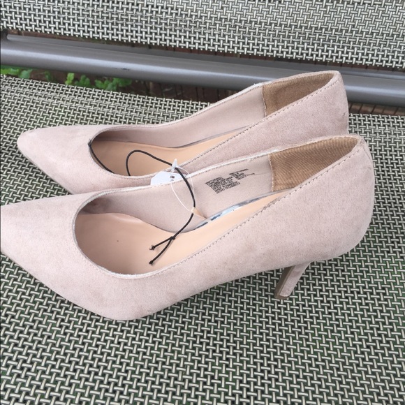 Time and Tru Women's Point Toe Heel - Picture 4 of 9